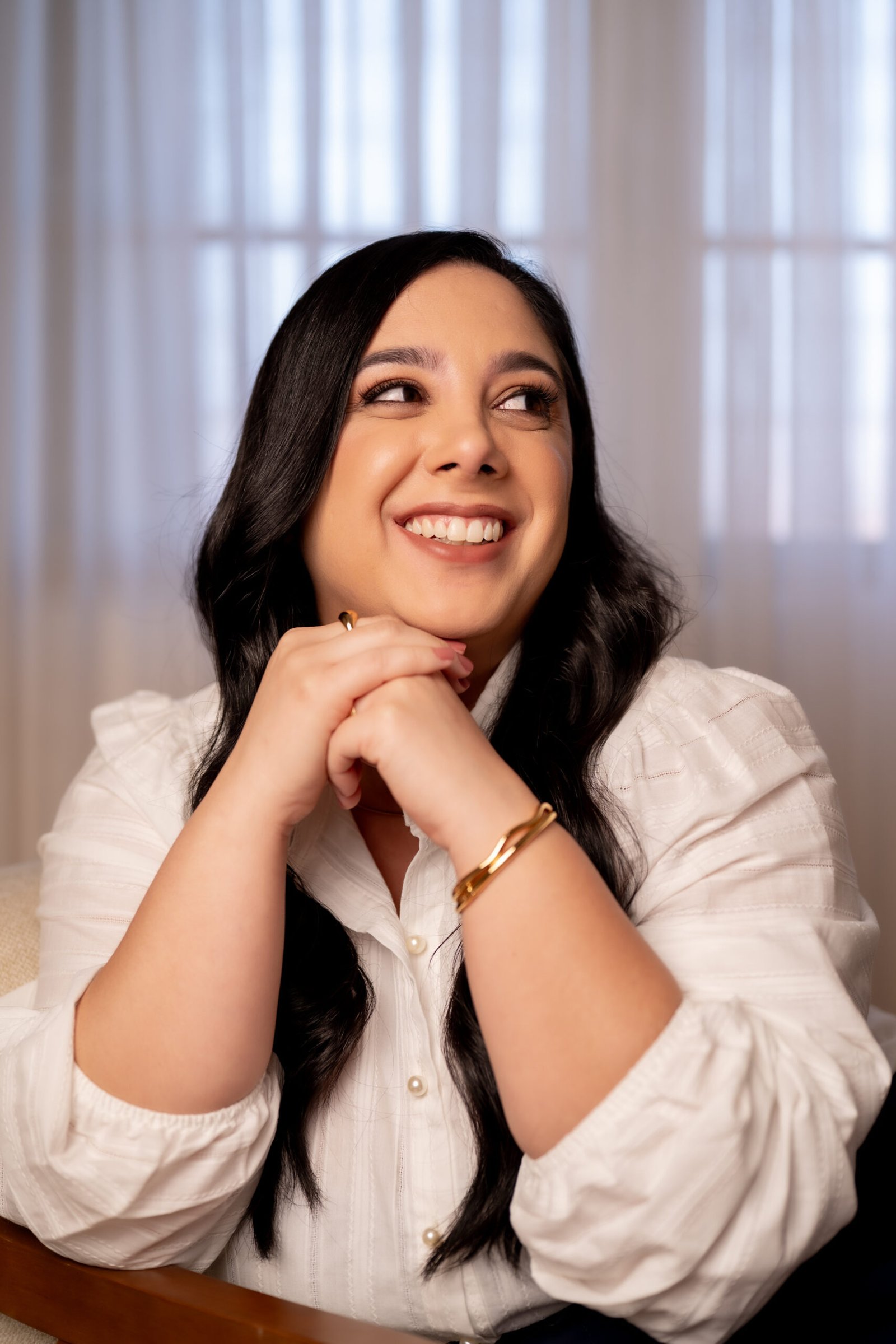 Imagem mostra uma médica especialista em medicina da dor